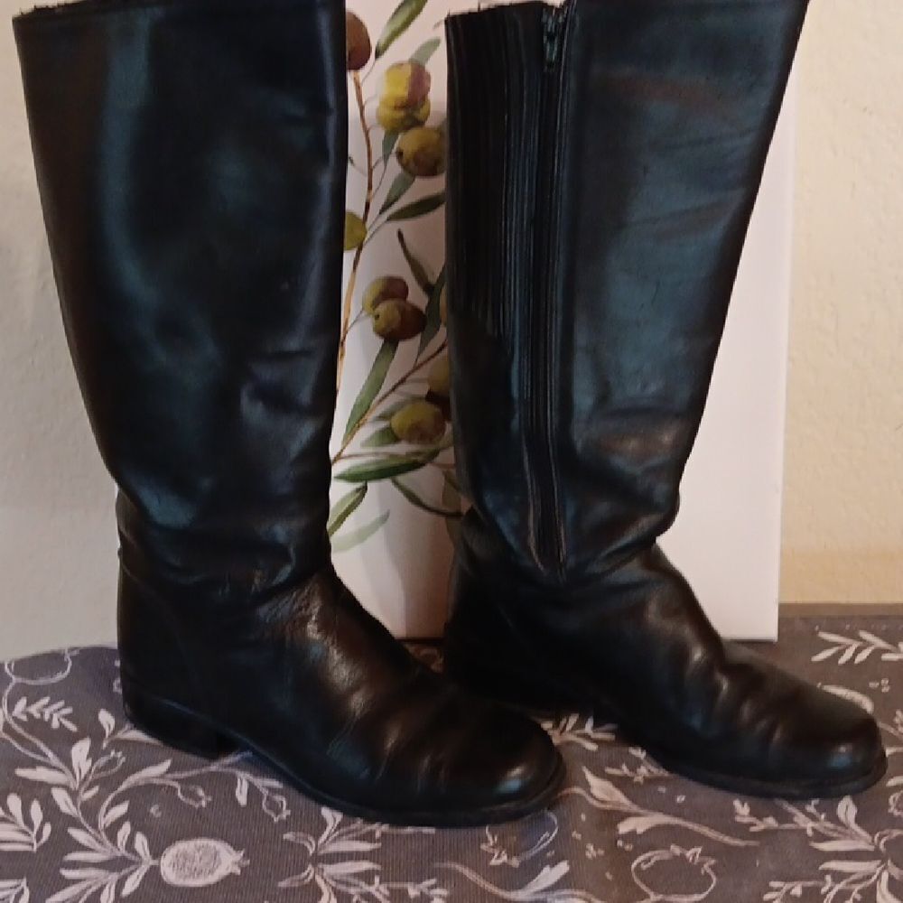 Santana Canada Black Boots. Classic. Western. Urban.